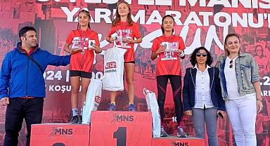 YUNUSEMRELİ ATLETLERDEN VESTEL MANİSA YARI MARATONU'NDA İKİ MADALYA