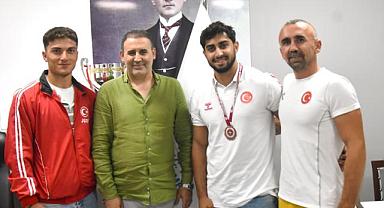 YUNUSEMRELİ MİLLİ JUDOCU ENES PINAR'DAN YAĞLI GÜREŞTE BRONZ MADALYA