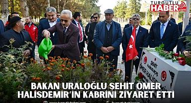 BAKAN URALOĞLU 15 TEMMUZ KAHRAMANI ŞEHİT ÖMER HALİSDEMİR’İN KABRİNİ ZİYARET ETTİ