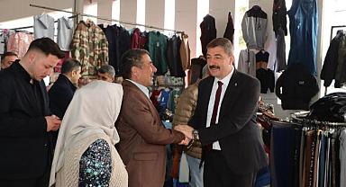 Başkan Dönmez, Pazar Esnafıyla Kucaklaştı