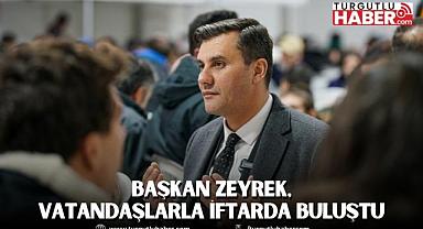Başkan Zeyrek, Cumhuriyet Meydanı’nda Vatandaşlarla İftarda Buluştu