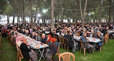 Başkan Zeyrek, Kadir Gecesi’nde Kula’da Gönül Sofrasına Katıldı