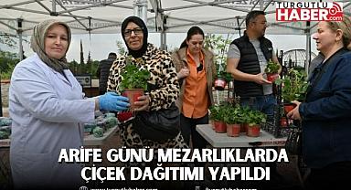 ŞEHZADELER BELEDİYESİ KABRİSTAN ZİYARETİNE GİDENLERE KARANFİL DAĞITTI