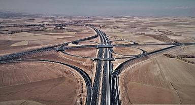 BAYRAMDA OTOYOLLARDAN 8,4 MİLYON ARAÇ GEÇTİ