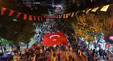 Binlerce Manisalı Festival kortejinde buluştu