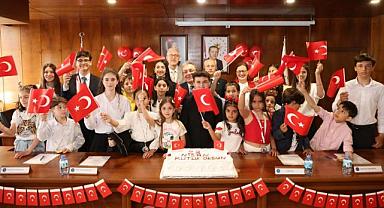 DEÜ YÖNETİM KURULU 23 NİSAN’DA ÇOCUKLARLA TOPLANDI