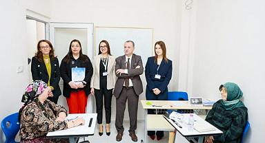 OKUMA YAZMA KURSUNU TAMAMLAYANLAR BELGELERİNİ BAŞKAN BALABAN’DAN ALDI