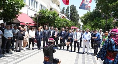 İzmir’de “Hayat Boyu Öğrenme Haftası” Coşkuyla Kutlanıyor