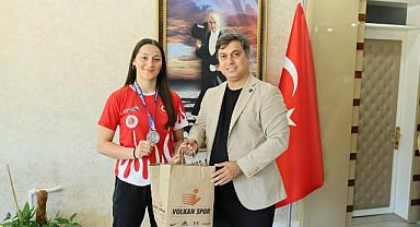 Muaythai Dünya İkincisi Manisalı Milli Sporcu Cemile Aykoç