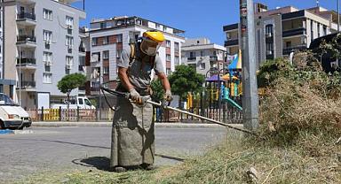 YUNUSEMRE BELEDİYESİ’NDEN PARK VE BAHÇELERDE KAPSAMLI BAKIM SEFERBERLİĞİ