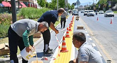Manisa Büyükşehir Belediyesi’nden Görme Engellilere Hissedilebilir Zemin Desteği