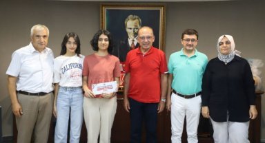 Turgutlulu Elif Ela Gülseren’den Türkiye Derecesi: Başkan Akın’dan Tebrik ve Ödül