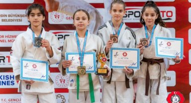 Yunusemre Belediyespor Judocuları Mardin’den Madalyalarla Döndü