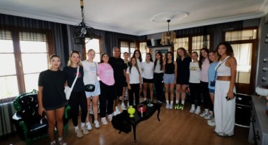 Turgutlu Belediyesi Kadın Voleybol Takımı Yeni Sezon Öncesi Diyetisyen Kontrolünden Geçti