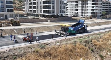 Turgutlu’da Yol Sorunları Asfalt ve Sathi Kaplama Çalışmalarıyla Çözülüyor