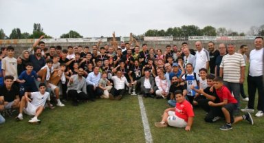 Yunusemre Belediyespor U17 Türkiye Şampiyonu Oldu