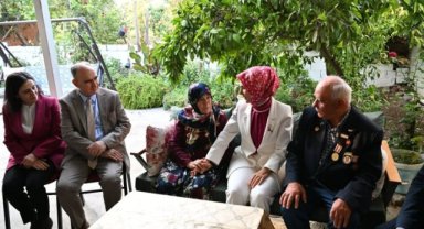 Aile ve Sosyal Hizmetler Bakanı Göktaş, Manisa’da Kıbrıs Gazisi ve eşini ziyaret etti