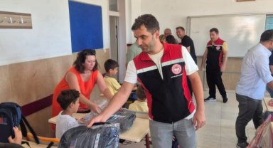 İzmir'de kırsaldaki öğrencilere eğitim materyalleri dağıtıldı