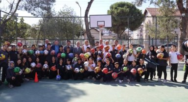 Manisa Büyükşehir Belediyesi’nden öğrencilere spor malzemesi desteği