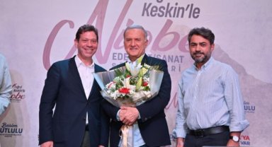 Manisa’da Murathan Mungan, Sanatseverlerle Buluştu