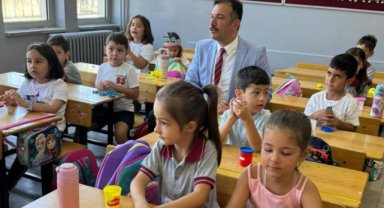 Manisa İl Milli Eğitim Müdürü Uğurelli'den Minik Öğrencilere Ziyaret