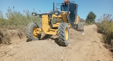 Şehzadeler Belediyesi’nden Hamzabeyli ve Çavuşoğlu Mahallesi’nde Ova Yolu Bakım Çalışması
