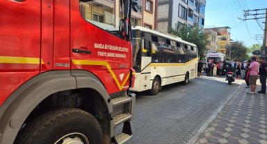 Turgutlu'da işçi servisinin çarptığı kadın yaralandı