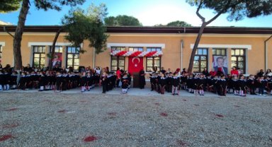 100 Yıllık Okulda Cumhuriyet Kutlaması