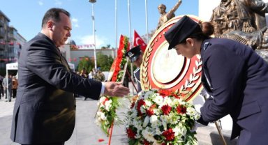 29 Ekim Bayram Coşkusu Çelenk Sunumuyla Başladı