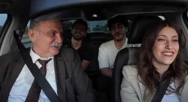 Başkan Balaban’dan Otostop Çeken Üniversite Öğrencilerine Sürpriz Ziyaret