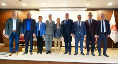CHP Manisa İl Kongresi Sonrası İlksen Özalper Mazbatasını Aldı