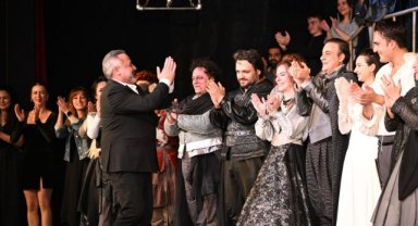 Manisa Büyükşehir Belediyesi Şehir Tiyatrosu yeni sezonu “Romeo ve Juliet” ile açtı