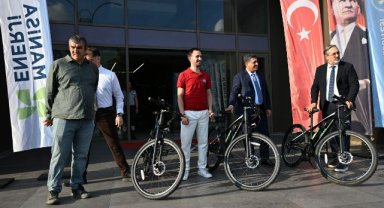 Manisa’da ‘Adımla Manisa’ Projesinde Dereceye Girenlere Elektrikli Bisiklet Ödülü