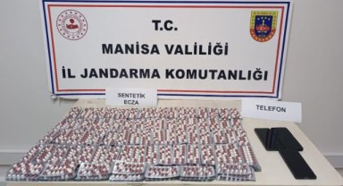 Manisa'da araçta 2 bin 671 sentetik ecza hap ele geçirildi