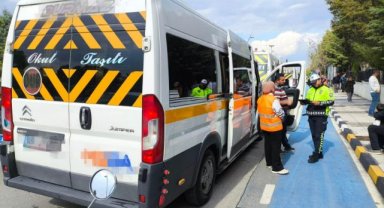 Manisa'da Okul Servislerine Denetim; 1 Araç Trafikten Men Edildi