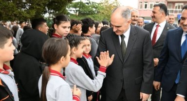 Manisa Valisi Özkan, Sarıgöl’deki Şehit Esin Akay Ortaokulunu Ziyaret Etti