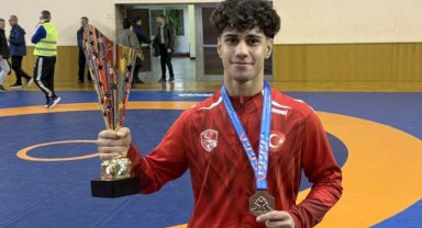 Manisalı güreşçi Kadir Kadiroğlu, Balkan Şampiyonası'nda bronz madalya kazandı