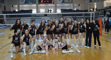 Turgutlu Belediyespor Kadın Voleybol Takımı evinde galibiyetle başladı