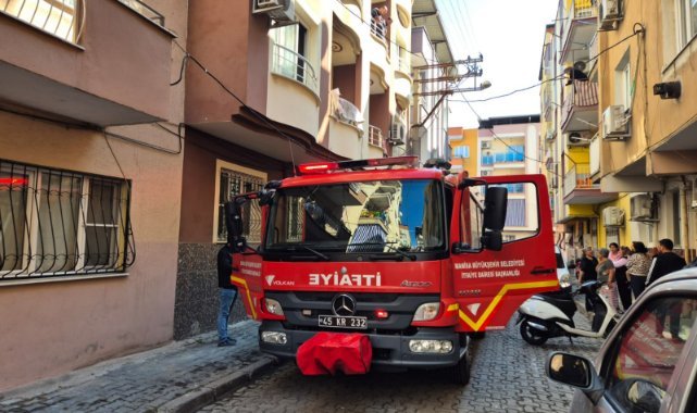 Turgutlu'da apartman dairesinde çıkan yangın söndürüldü