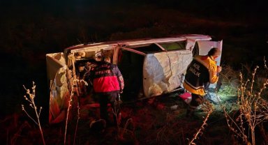 Turgutlu'da otomobil takla attı, şoför kaçtı