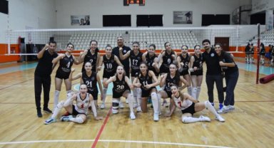 Turgutlu Kadın Voleybol Takımı Cumhuriyet Bayramında İzmir’de Fark Attı