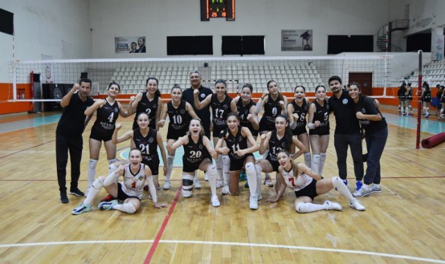 Turgutlu Kadın Voleybol Takımı Cumhuriyet Bayramında İzmir’de Fark Attı