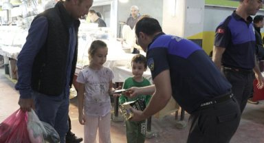 Turgutlu Zabıta Ekiplerinden Sokak Hayvanlarına Mama Desteği