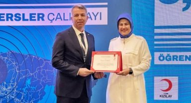 Türk Kızılay Manisa İl Başkanı Gürsel’e Teşekkür Belgesi