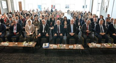 Vali Özkan, Bağımlılıkla Mücadele Sempozyumu’na katıldı