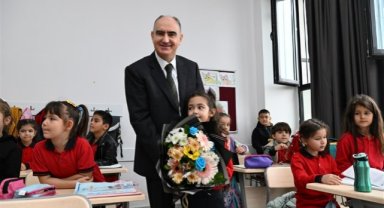 Vali Özkan, Sarıgöl'de Yeniden İnşa Edilen Okulları İnceledi