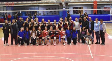 Yunusemre Belediyespor Aliağa’yı Set Vermeden Geçti