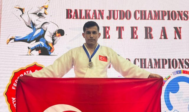 Yunusemre Belediyespor’un Veteran Judocusu Necati Güven’den Çifte Balkan Madalyası