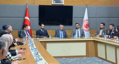 AK Parti’li Arınç: “Manisa teşkilatının omuz omuza yürüyüşü büyük moral kaynağı”