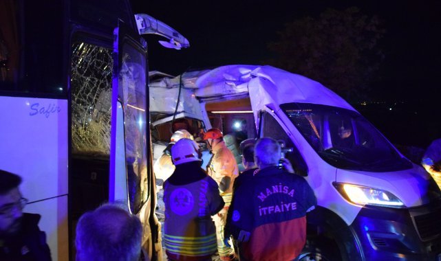 Bağyurdu OSB Kavşağı'nda iki işçi servisi çarpıştı; 20 kişi yaralandı